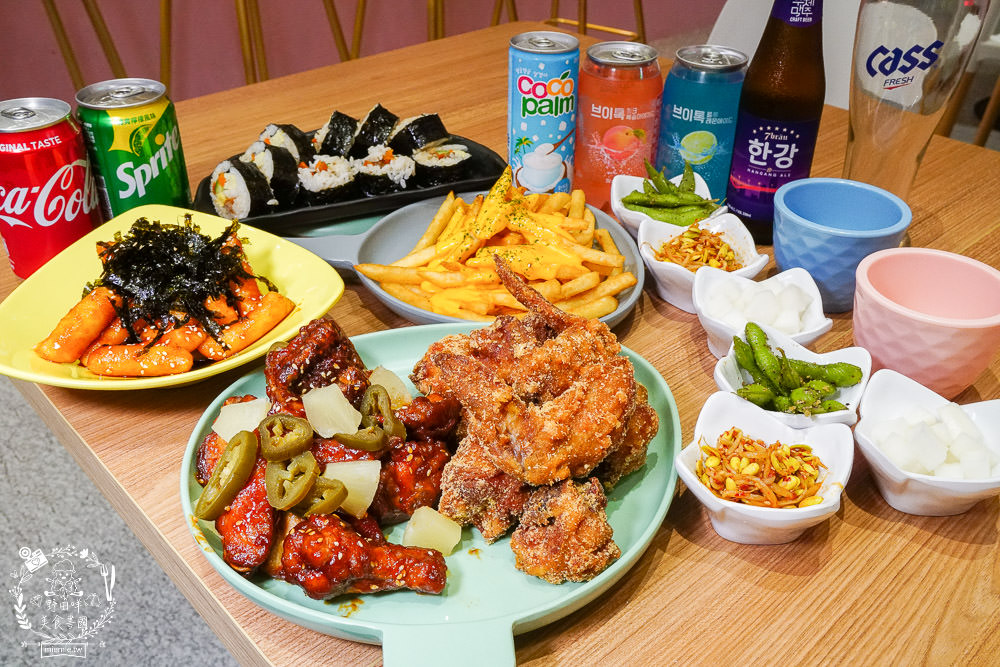 高雄[脆穀韓式炸雞]巨蛋商圈超夢幻的粉色韓國炸雞店!不用出國也能有置身在韓國的錯覺