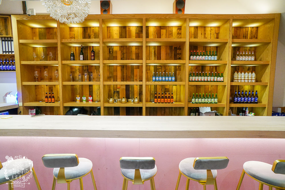 高雄[脆穀韓式炸雞]巨蛋商圈超夢幻的粉色韓國炸雞店!不用出國也能有置身在韓國的錯覺