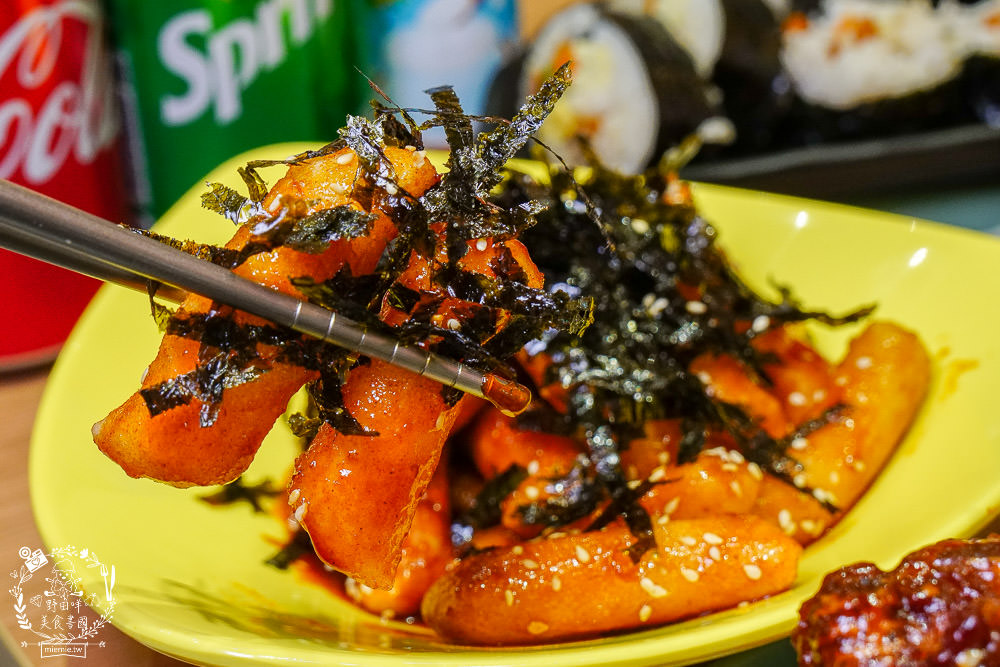 高雄[脆穀韓式炸雞]巨蛋商圈超夢幻的粉色韓國炸雞店!不用出國也能有置身在韓國的錯覺