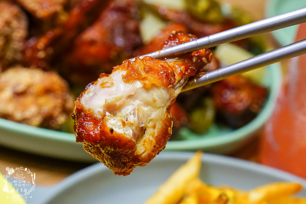 高雄[脆穀韓式炸雞]巨蛋商圈超夢幻的粉色韓國炸雞店!不用出國也能有置身在韓國的錯覺