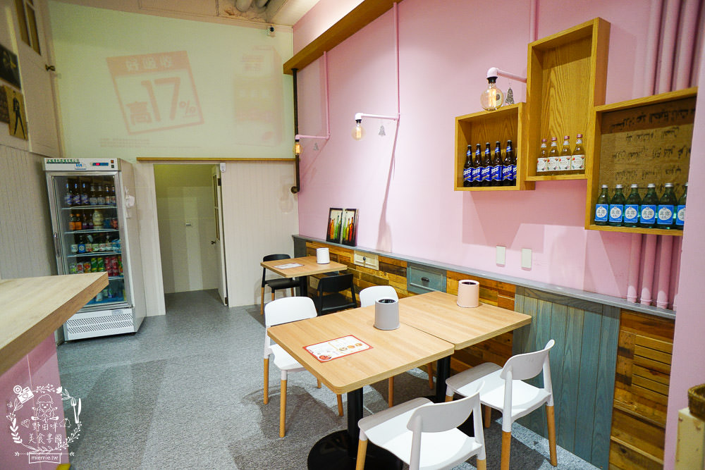 高雄[脆穀韓式炸雞]巨蛋商圈超夢幻的粉色韓國炸雞店!不用出國也能有置身在韓國的錯覺