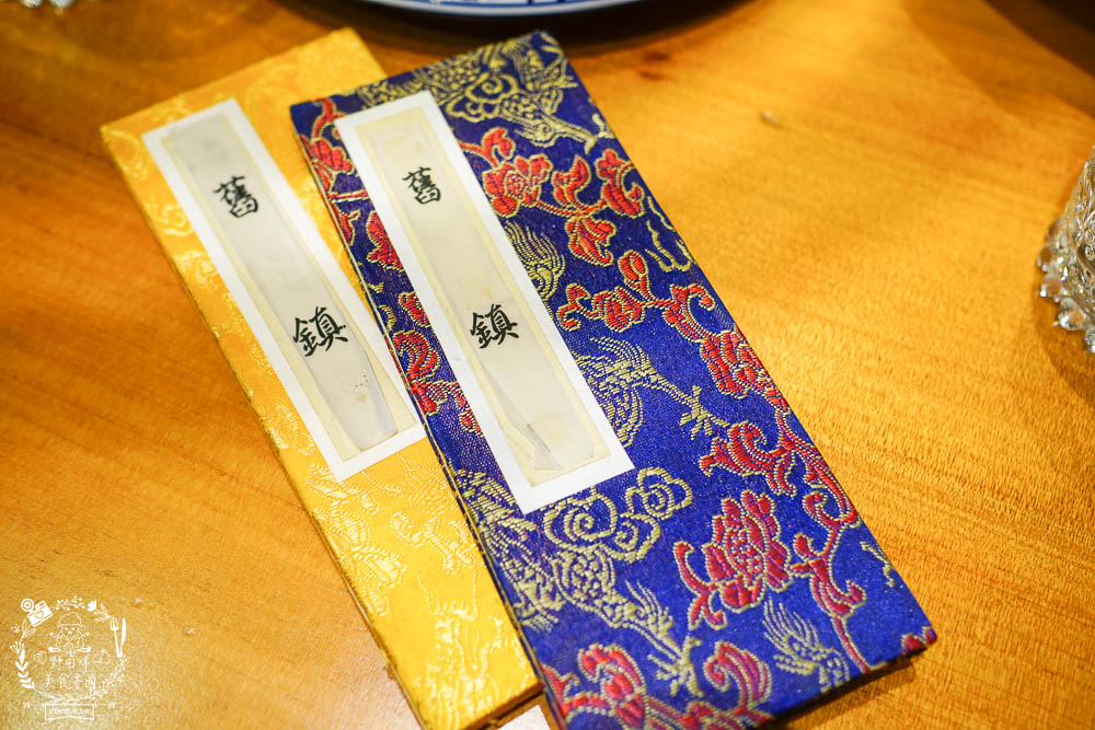 高雄[舊鎮]彷彿走進華燈初上的復古裝潢餐酒館!古香古色的浮誇調酒超好拍!