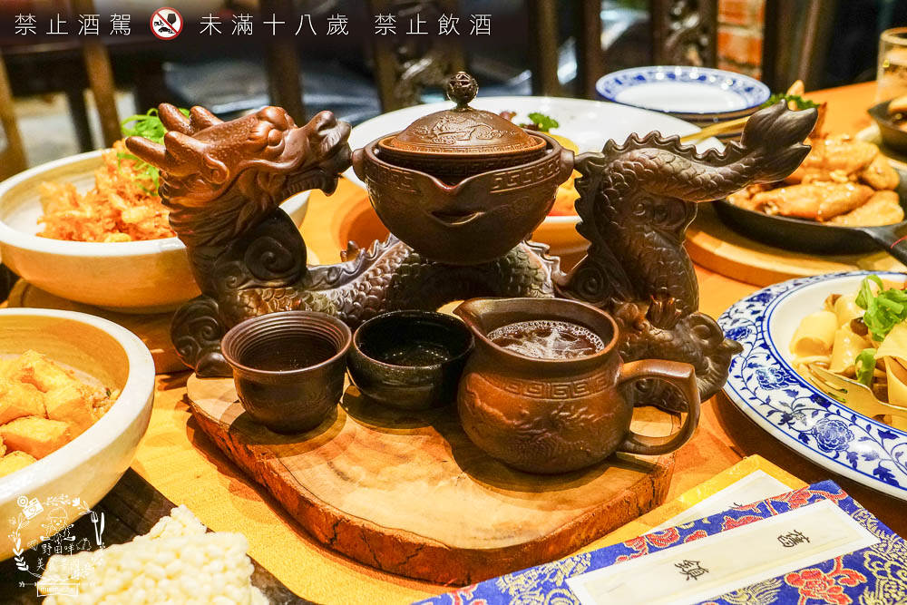 高雄[舊鎮]彷彿走進華燈初上的復古裝潢餐酒館!古香古色的浮誇調酒超好拍!