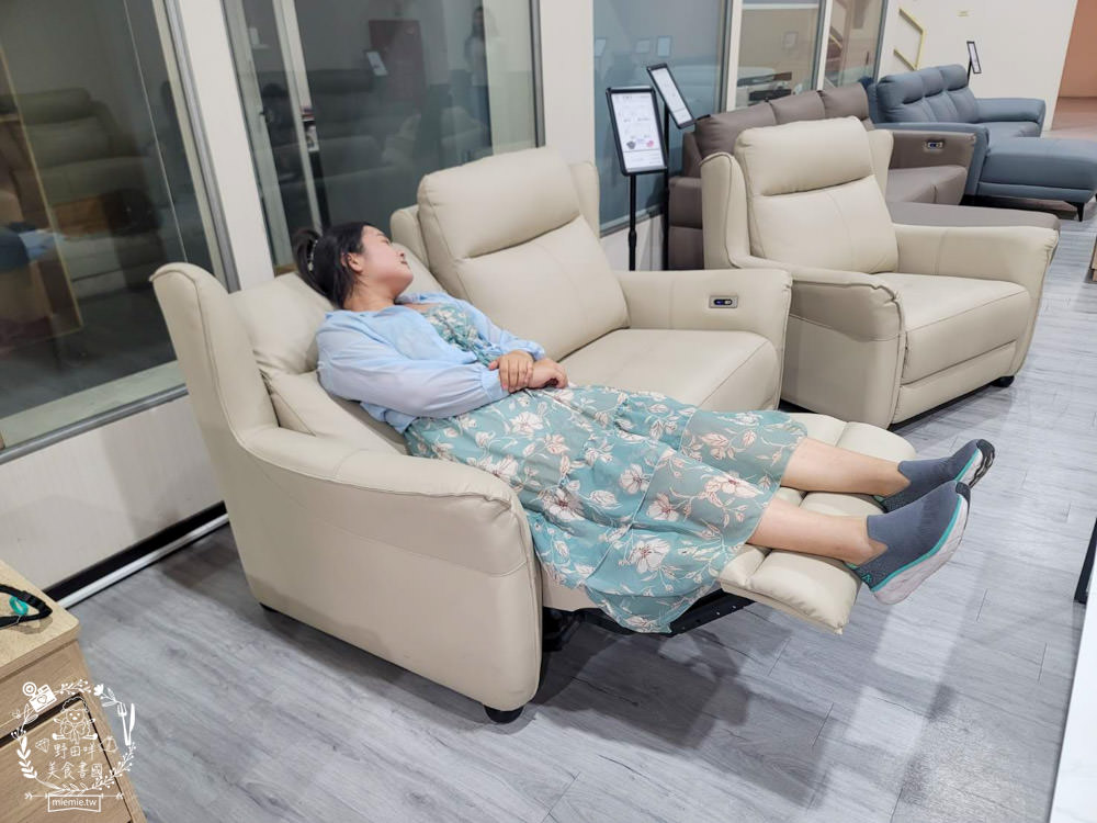 高雄電動沙發推薦[舒格登電動沙發]尺寸與顏色布料都可以客製化的電動沙發!居然還有耐抓的貓抓布電動沙發呢!