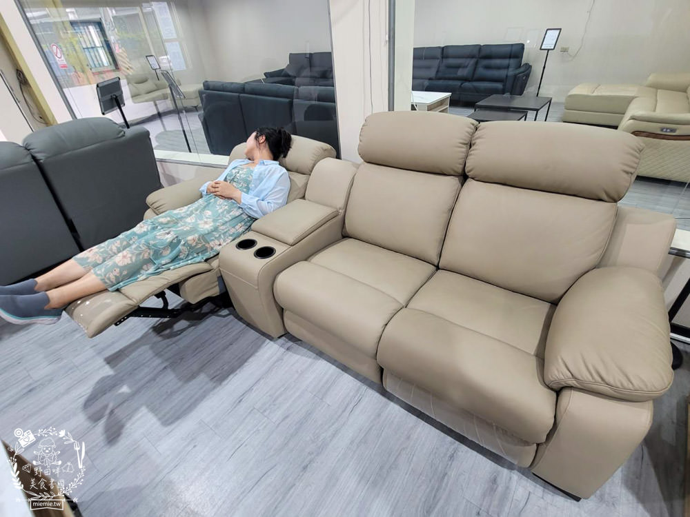 高雄電動沙發推薦[舒格登電動沙發]尺寸與顏色布料都可以客製化的電動沙發!居然還有耐抓的貓抓布電動沙發呢!