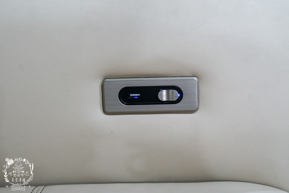 高雄電動沙發推薦[舒格登電動沙發]尺寸與顏色布料都可以客製化的電動沙發!居然還有耐抓的貓抓布電動沙發呢!