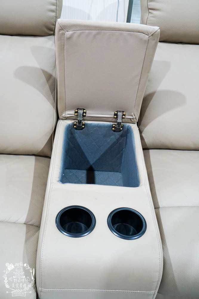 高雄電動沙發推薦[舒格登電動沙發]尺寸與顏色布料都可以客製化的電動沙發!居然還有耐抓的貓抓布電動沙發呢!