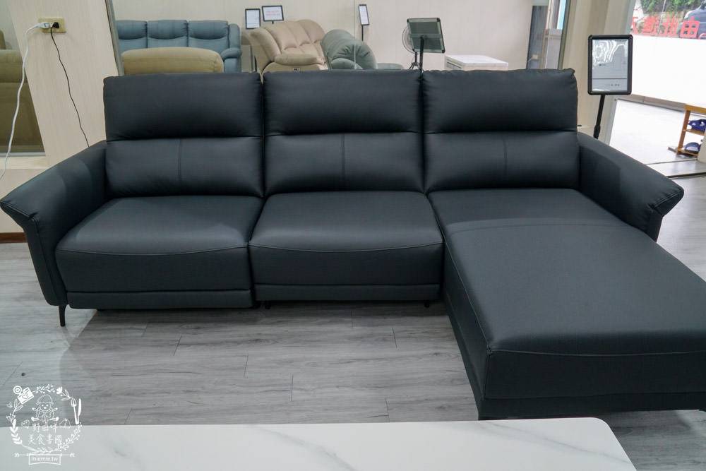 高雄電動沙發推薦[舒格登電動沙發]尺寸與顏色布料都可以客製化的電動沙發!居然還有耐抓的貓抓布電動沙發呢!