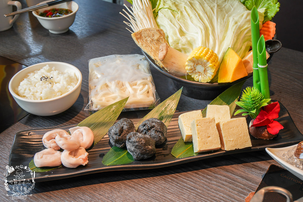 舞古賀鍋物專賣店|高雄日本A5和牛+巧克力和牛鮮美推薦!菜盤換的黑毛豬超級彈嫩可口!