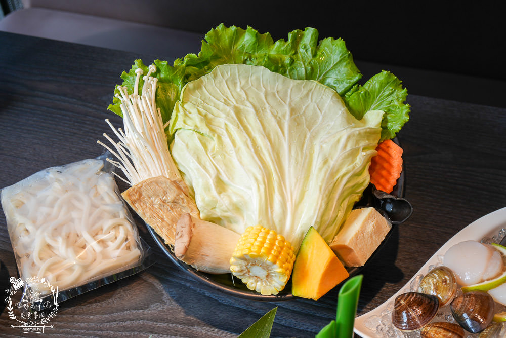 舞古賀鍋物專賣店|高雄日本A5和牛+巧克力和牛鮮美推薦!菜盤換的黑毛豬超級彈嫩可口!