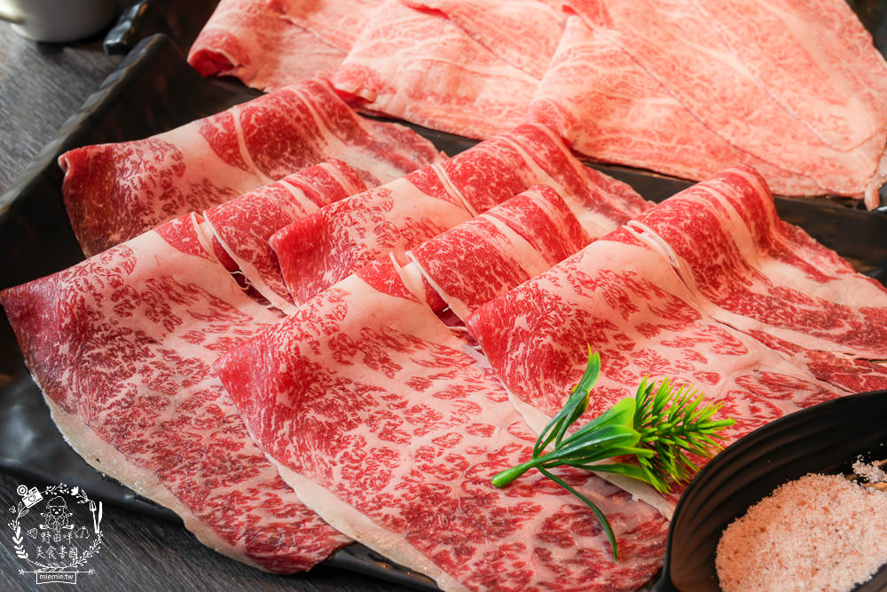 舞古賀鍋物專賣店|高雄日本A5和牛+巧克力和牛鮮美推薦!菜盤換的黑毛豬超級彈嫩可口!