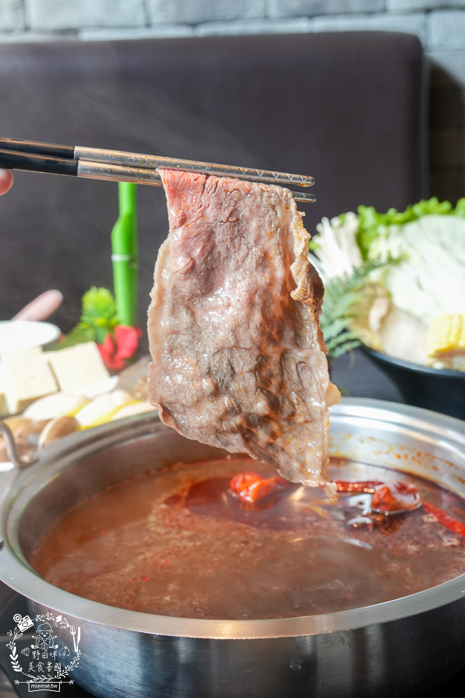 舞古賀鍋物專賣店|高雄日本A5和牛+巧克力和牛鮮美推薦!菜盤換的黑毛豬超級彈嫩可口!