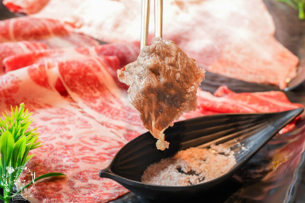 舞古賀鍋物專賣店|高雄日本A5和牛+巧克力和牛鮮美推薦!菜盤換的黑毛豬超級彈嫩可口!