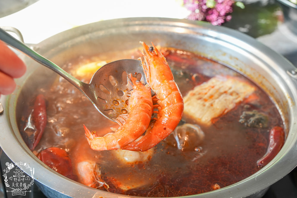 舞古賀鍋物專賣店|高雄日本A5和牛+巧克力和牛鮮美推薦!菜盤換的黑毛豬超級彈嫩可口!