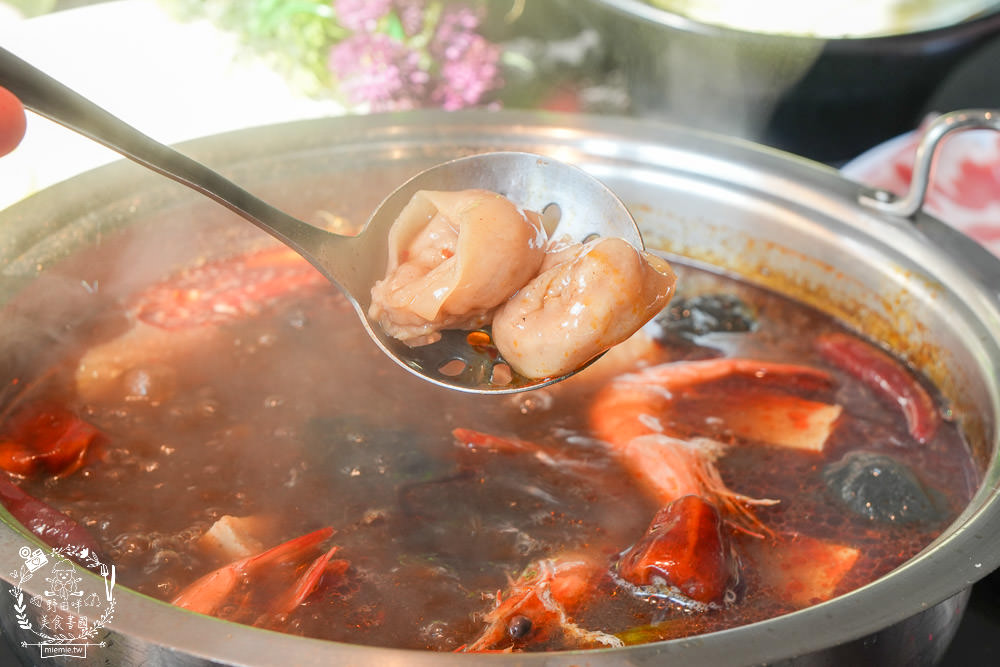 舞古賀鍋物專賣店|高雄日本A5和牛+巧克力和牛鮮美推薦!菜盤換的黑毛豬超級彈嫩可口!