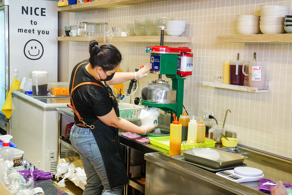 高雄[良品冰室]鳳山超好拍的日式冰店!超浮誇芒果冰好拍又好吃!鳳山冰店推薦!