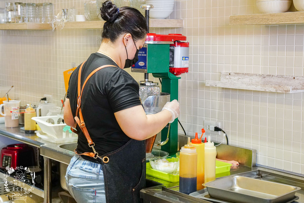 高雄[良品冰室]鳳山超好拍的日式冰店!超浮誇芒果冰好拍又好吃!鳳山冰店推薦!