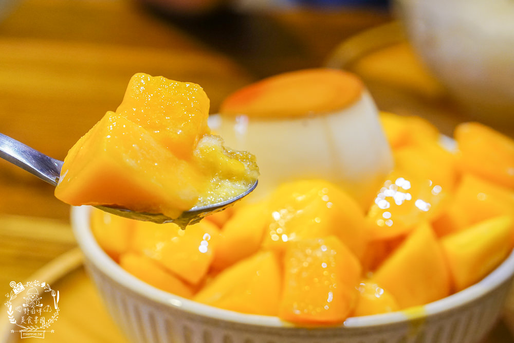 高雄[良品冰室]鳳山超好拍的日式冰店!超浮誇芒果冰好拍又好吃!鳳山冰店推薦!