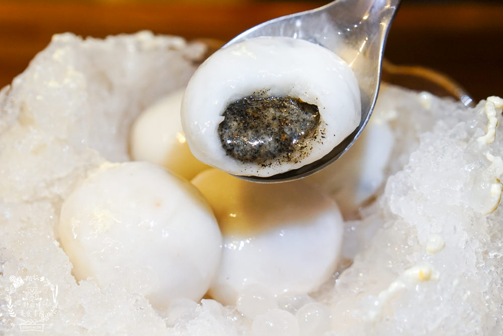 高雄[良品冰室]鳳山超好拍的日式冰店!超浮誇芒果冰好拍又好吃!鳳山冰店推薦!