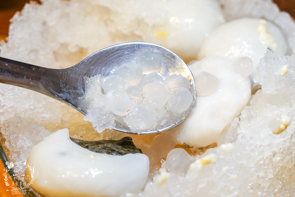 高雄[良品冰室]鳳山超好拍的日式冰店!超浮誇芒果冰好拍又好吃!鳳山冰店推薦!