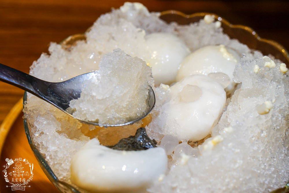 高雄[良品冰室]鳳山超好拍的日式冰店!超浮誇芒果冰好拍又好吃!鳳山冰店推薦!