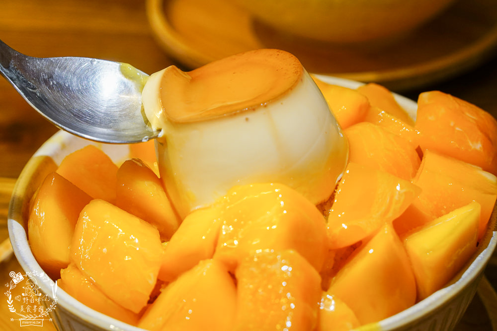 高雄[良品冰室]鳳山超好拍的日式冰店!超浮誇芒果冰好拍又好吃!鳳山冰店推薦!