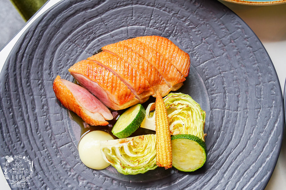 艾可廚坊Fusion Restaurant & Bar|隱藏在帕可麗酒店的森林系超精緻義法料理!極致銷魂的煙燻鴨胸肉美味必點!