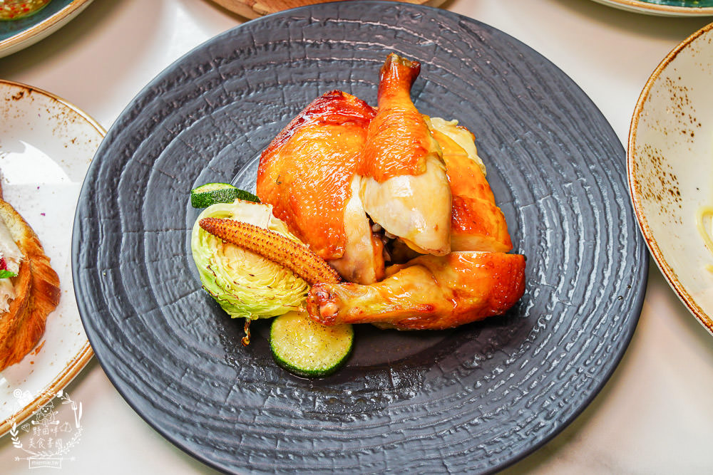 艾可廚坊Fusion Restaurant & Bar|隱藏在帕可麗酒店的森林系超精緻義法料理!極致銷魂的煙燻鴨胸肉美味必點!