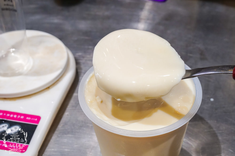 高雄[芋花園瑞隆店]溫暖的冬季甜湯銷魂上線囉!黑金燒仙草配料滿滿滿!紫想芋見泥有超Q彈紅白湯圓?