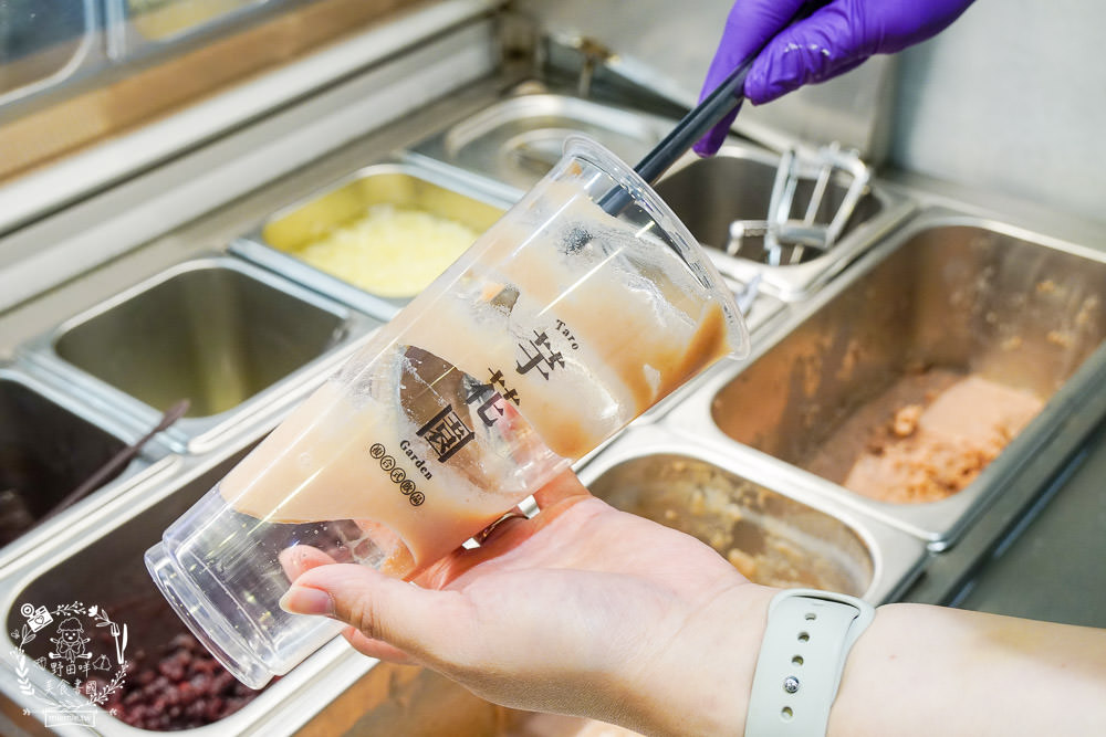 高雄[芋花園瑞隆店]溫暖的冬季甜湯銷魂上線囉!黑金燒仙草配料滿滿滿!紫想芋見泥有超Q彈紅白湯圓?