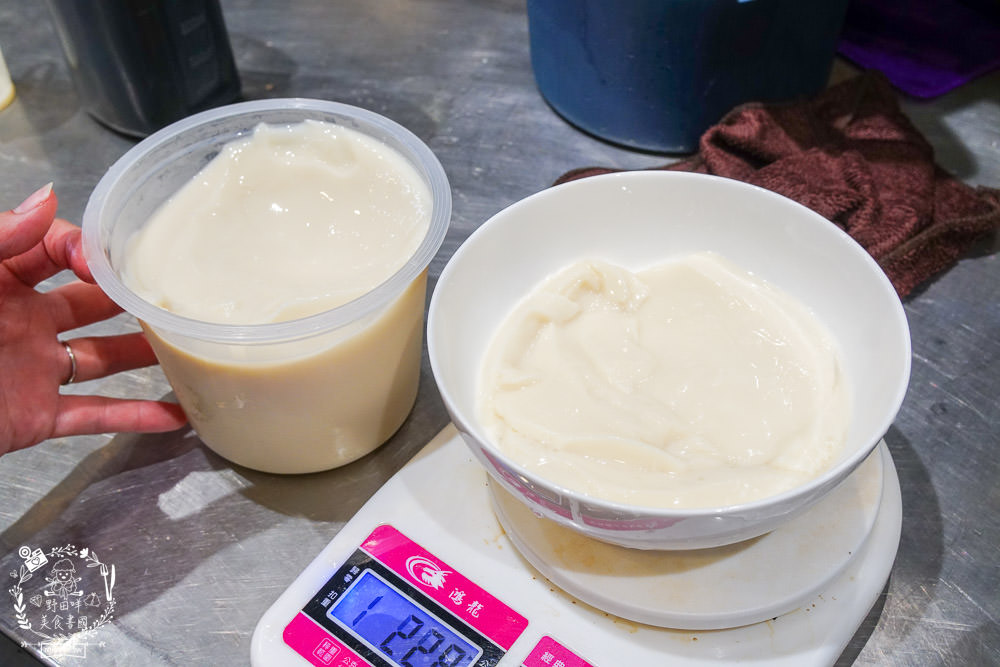 高雄[芋花園瑞隆店]溫暖的冬季甜湯銷魂上線囉!黑金燒仙草配料滿滿滿!紫想芋見泥有超Q彈紅白湯圓?