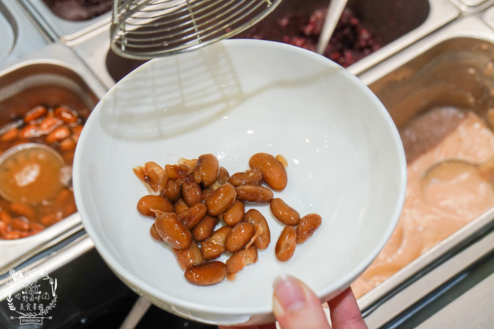 高雄[芋花園瑞隆店]溫暖的冬季甜湯銷魂上線囉!黑金燒仙草配料滿滿滿!紫想芋見泥有超Q彈紅白湯圓?