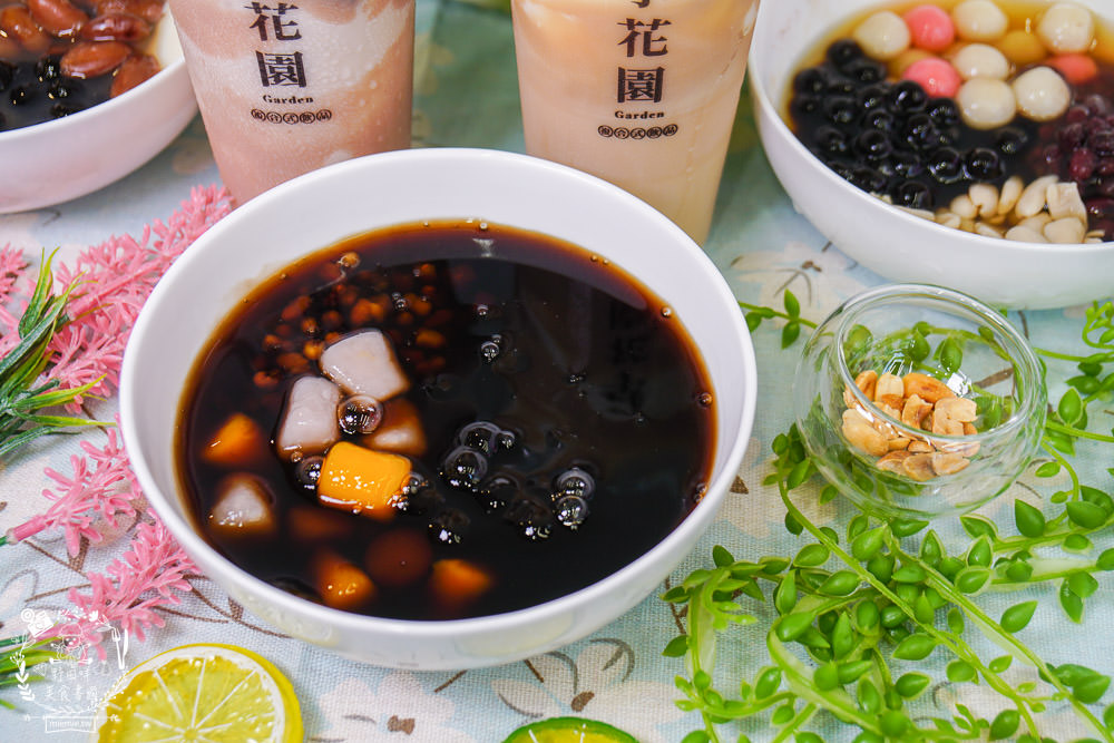 高雄[芋花園瑞隆店]溫暖的冬季甜湯銷魂上線囉!黑金燒仙草配料滿滿滿!紫想芋見泥有超Q彈紅白湯圓?