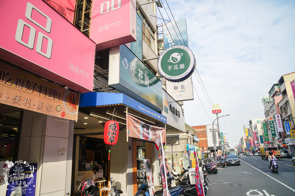 高雄[芋花園瑞隆店]溫暖的冬季甜湯銷魂上線囉!黑金燒仙草配料滿滿滿!紫想芋見泥有超Q彈紅白湯圓?