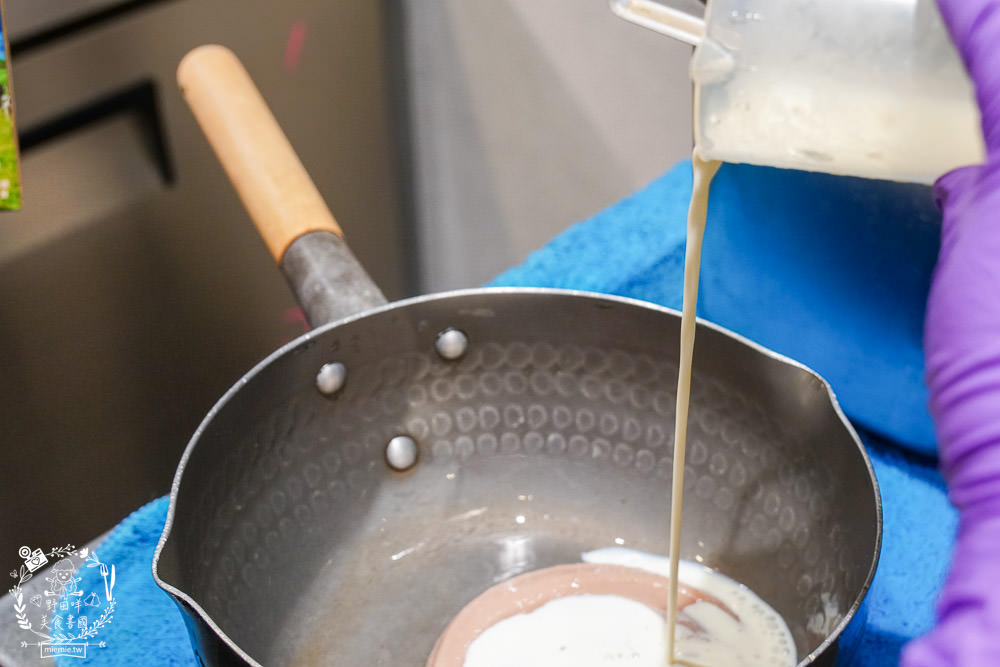 高雄[芋花園瑞隆店]溫暖的冬季甜湯銷魂上線囉!黑金燒仙草配料滿滿滿!紫想芋見泥有超Q彈紅白湯圓?