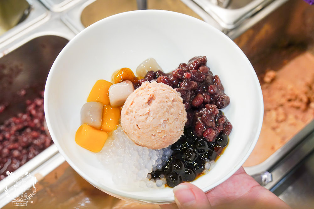 高雄[芋花園瑞隆店]溫暖的冬季甜湯銷魂上線囉!黑金燒仙草配料滿滿滿!紫想芋見泥有超Q彈紅白湯圓?