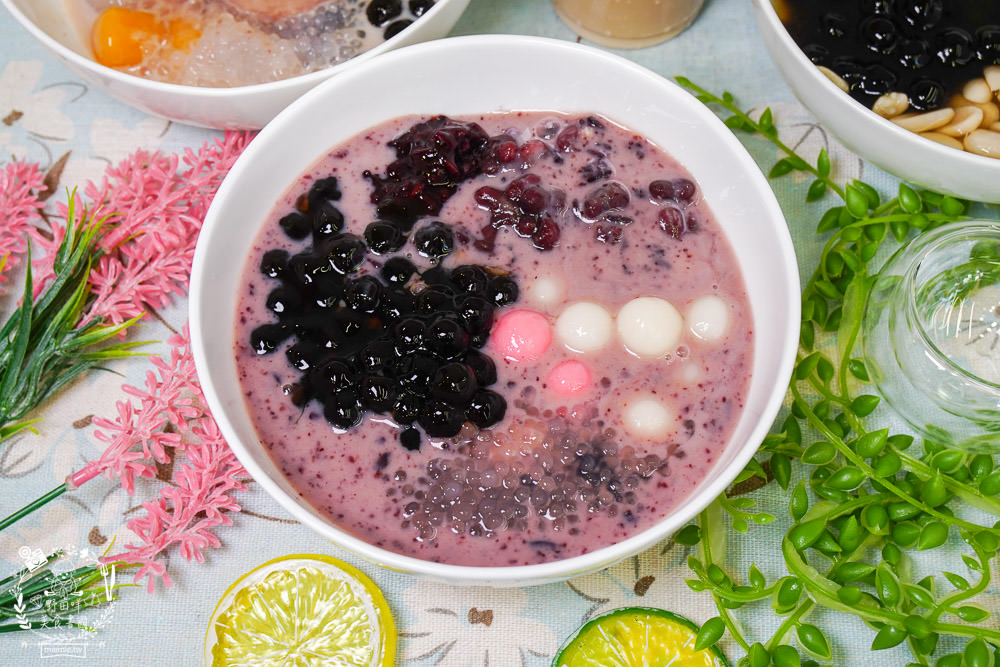 高雄[芋花園瑞隆店]溫暖的冬季甜湯銷魂上線囉!黑金燒仙草配料滿滿滿!紫想芋見泥有超Q彈紅白湯圓?