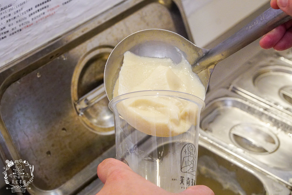 高雄[芙奇茶苑]新推超透心涼的夢幻西瓜飲品!人氣飲品一年創下5萬杯的銷售佳績!獨特的豆乳豆花配飲料人氣必點!