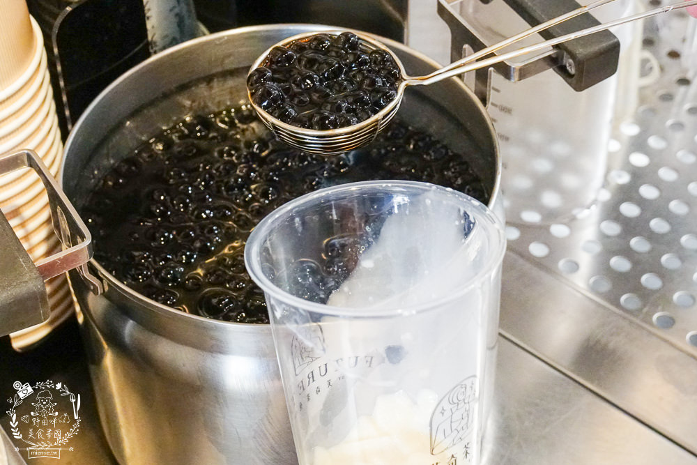 高雄[芙奇茶苑]新推超透心涼的夢幻西瓜飲品!人氣飲品一年創下5萬杯的銷售佳績!獨特的豆乳豆花配飲料人氣必點!