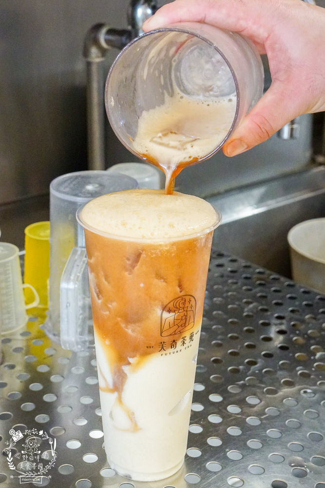 高雄[芙奇茶苑]新推超透心涼的夢幻西瓜飲品!人氣飲品一年創下5萬杯的銷售佳績!獨特的豆乳豆花配飲料人氣必點!
