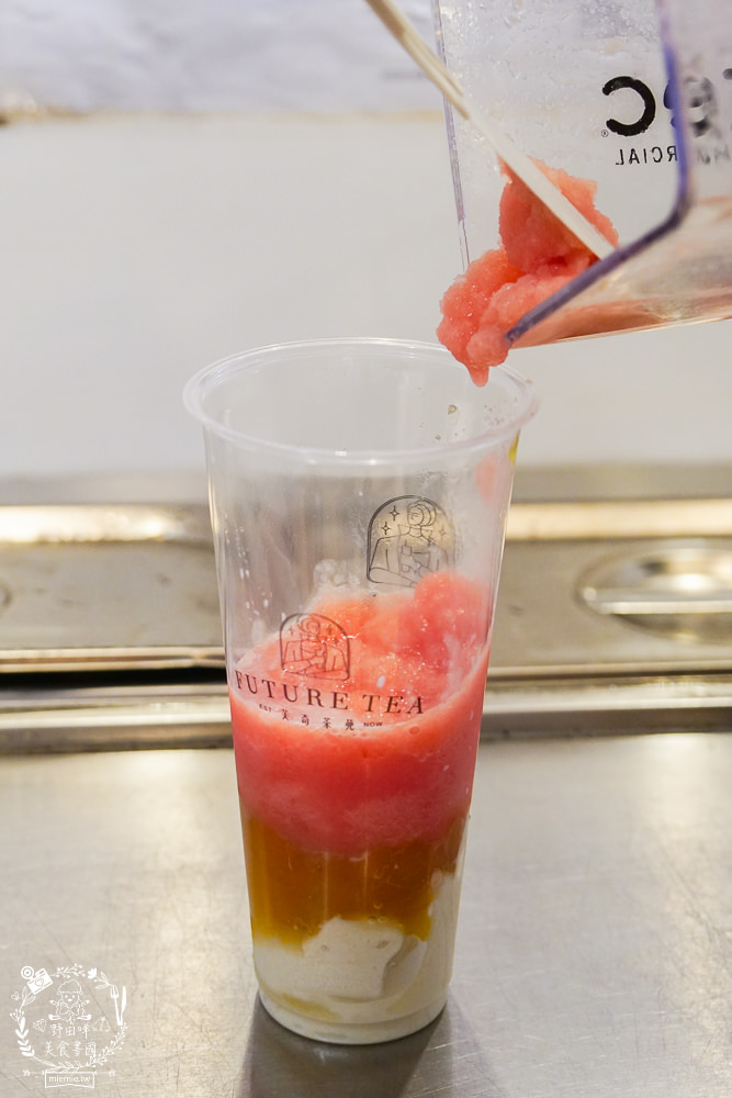 高雄[芙奇茶苑]新推超透心涼的夢幻西瓜飲品!人氣飲品一年創下5萬杯的銷售佳績!獨特的豆乳豆花配飲料人氣必點!