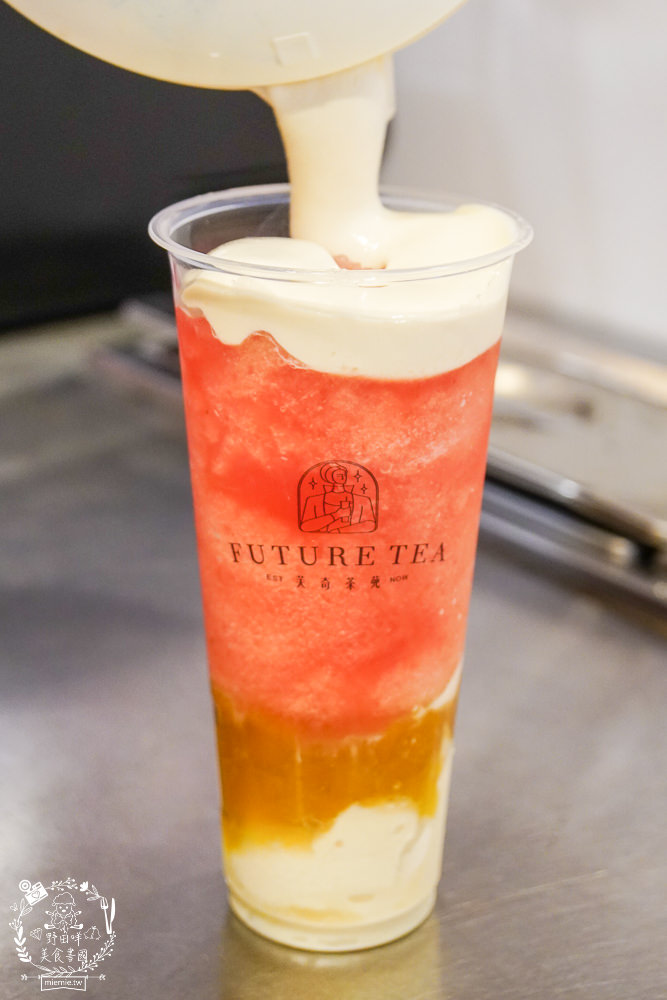 高雄[芙奇茶苑]新推超透心涼的夢幻西瓜飲品!人氣飲品一年創下5萬杯的銷售佳績!獨特的豆乳豆花配飲料人氣必點!
