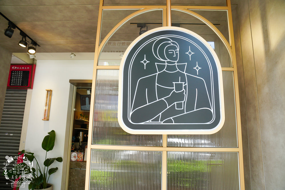 高雄[芙奇茶苑]新推超透心涼的夢幻西瓜飲品!人氣飲品一年創下5萬杯的銷售佳績!獨特的豆乳豆花配飲料人氣必點!