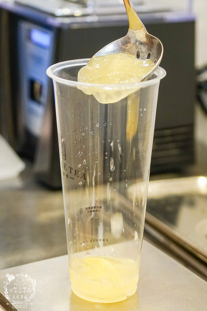 高雄[芙奇茶苑]新推超透心涼的夢幻西瓜飲品!人氣飲品一年創下5萬杯的銷售佳績!獨特的豆乳豆花配飲料人氣必點!