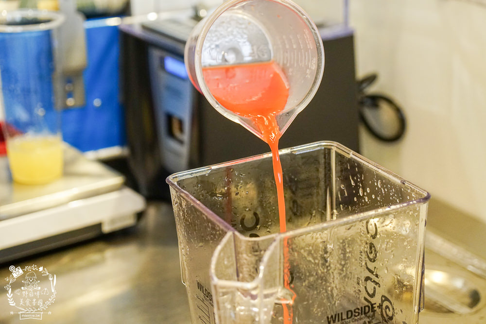 高雄[芙奇茶苑]新推超透心涼的夢幻西瓜飲品!人氣飲品一年創下5萬杯的銷售佳績!獨特的豆乳豆花配飲料人氣必點!