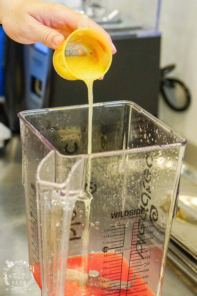 高雄[芙奇茶苑]新推超透心涼的夢幻西瓜飲品!人氣飲品一年創下5萬杯的銷售佳績!獨特的豆乳豆花配飲料人氣必點!