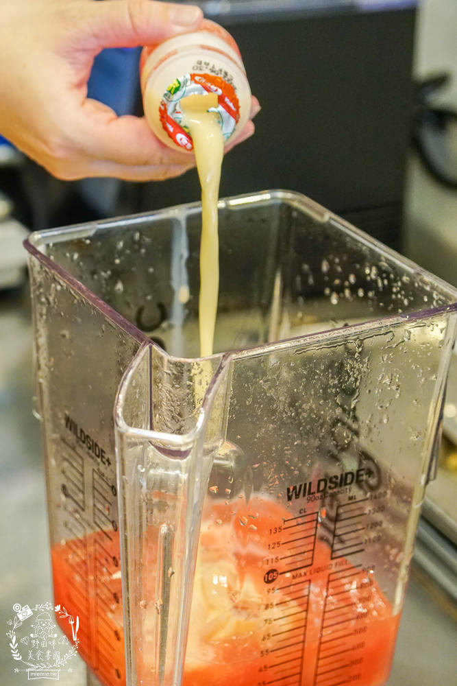 高雄[芙奇茶苑]新推超透心涼的夢幻西瓜飲品!人氣飲品一年創下5萬杯的銷售佳績!獨特的豆乳豆花配飲料人氣必點!