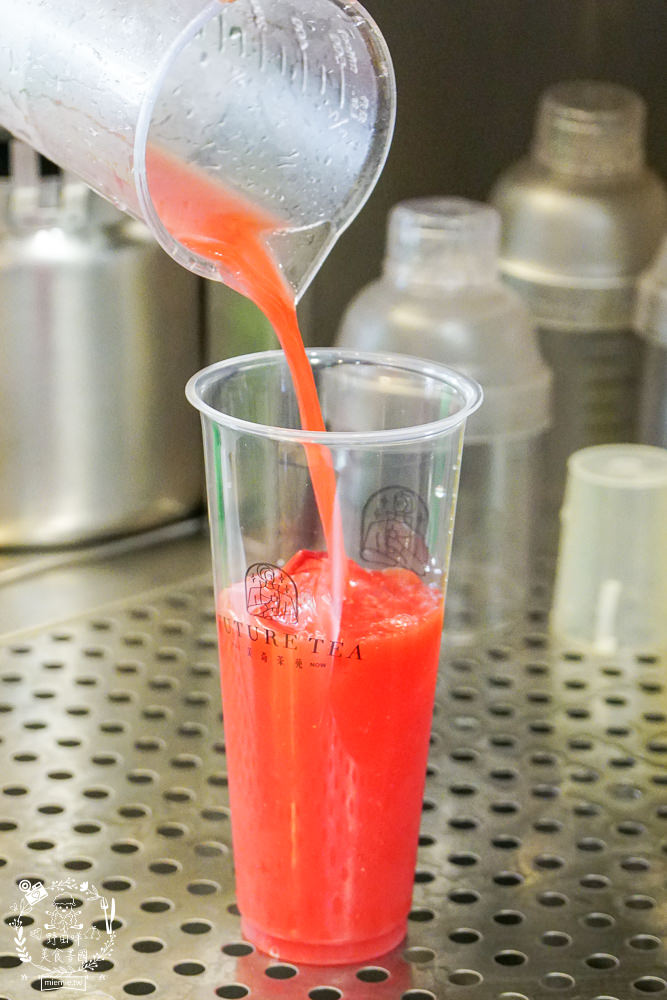 高雄[芙奇茶苑]新推超透心涼的夢幻西瓜飲品!人氣飲品一年創下5萬杯的銷售佳績!獨特的豆乳豆花配飲料人氣必點!