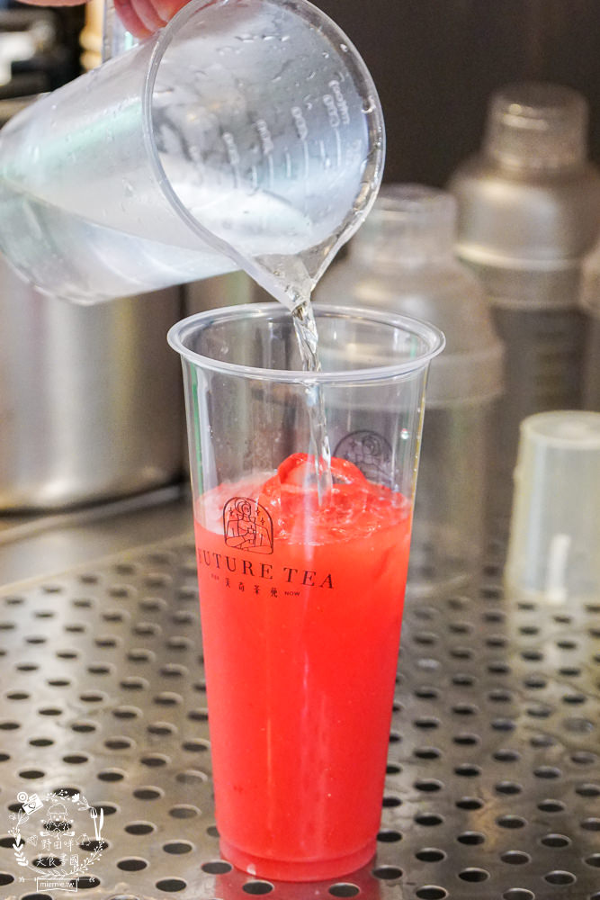 高雄[芙奇茶苑]新推超透心涼的夢幻西瓜飲品!人氣飲品一年創下5萬杯的銷售佳績!獨特的豆乳豆花配飲料人氣必點!