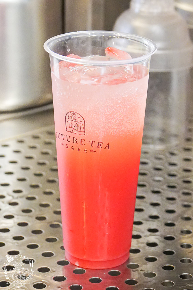 高雄[芙奇茶苑]新推超透心涼的夢幻西瓜飲品!人氣飲品一年創下5萬杯的銷售佳績!獨特的豆乳豆花配飲料人氣必點!